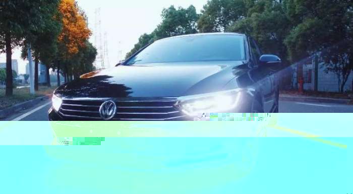 晚上開車對面用大燈連閃3下是挑事? 別急著回懟, 這是個暗語!