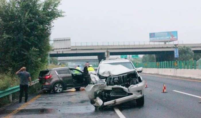 高速路突遇前車急停或急剎車咋辦? 搞懂這兩點, 保住小命!