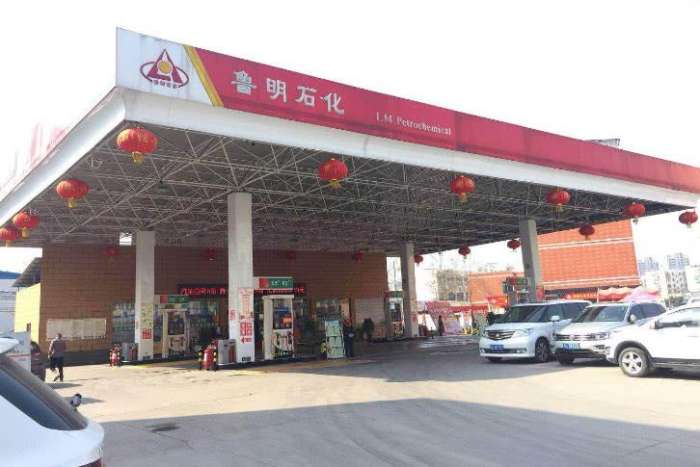 為啥私營加油站油價便宜還免費洗車? 知道內幕后, 車主冒了一身汗
