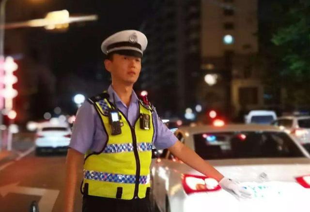 喝完一瓶啤酒過多久才能開車？交警：過了這個點，查不出一點酒精