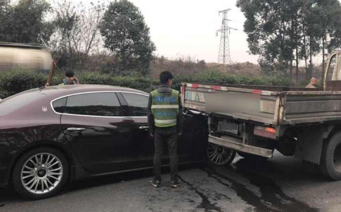 高速出車禍, 把車挪走和保留現場哪個更重要? 保險: 要錢也能要命