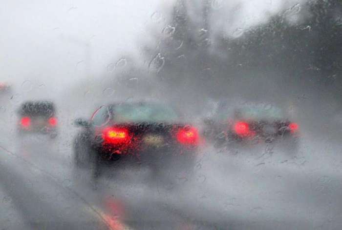 雨天開車危險系數(shù)大, 一定要牢記這幾個“保命技巧”!
