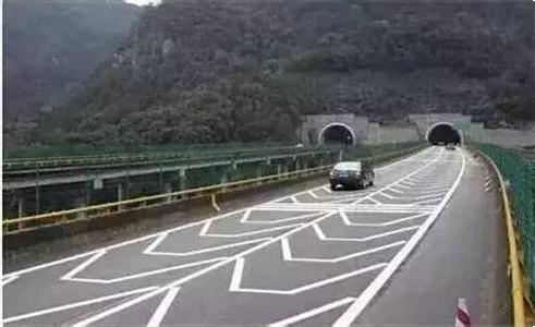 收費廣場減速標線