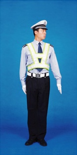 左轉彎待轉交警手勢