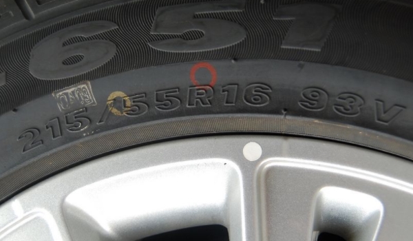 汽車(chē)輪胎的規(guī)格型號(hào)怎么看 輪胎側(cè)面的數(shù)字加字母標(biāo)記可以看出