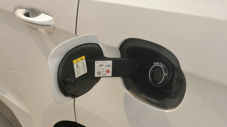 汽車油箱蓋怎么打開(kāi)