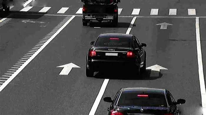 機(jī)動(dòng)車壓白線扣幾分罰多少錢