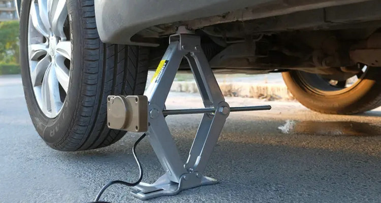 車(chē)載千斤頂怎么用 小汽車(chē)千斤頂使用方法