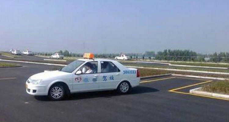 倒車(chē)入庫(kù)可以停幾秒
