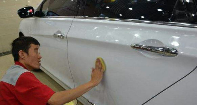 汽車漆面氧化出現大面積白斑怎么處理