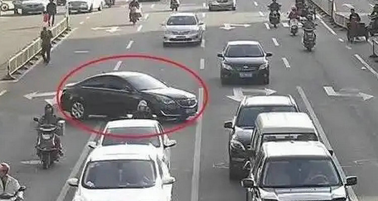 變道被后車蹭到側(cè)面算誰(shuí)的責(zé)任