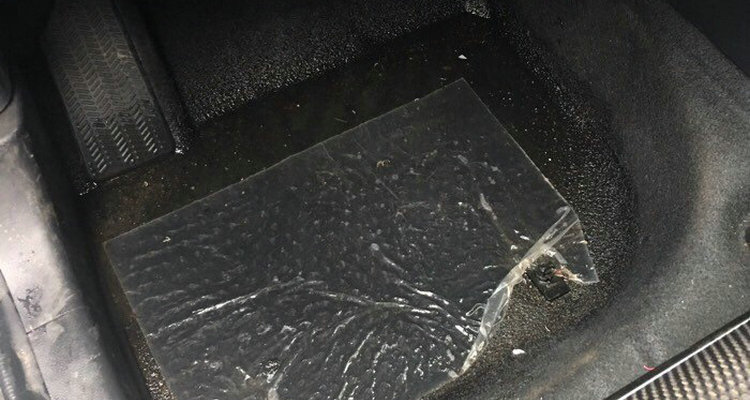 車內腳墊下進水了要緊嗎