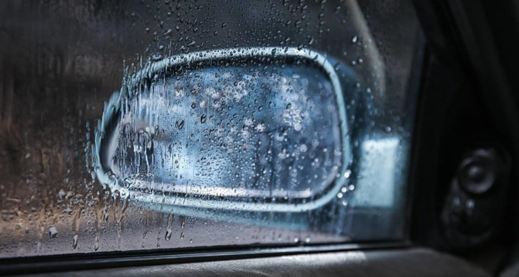 怎樣才能讓倒車(chē)鏡不沾水