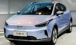 吉利電動汽車5萬左右，續航322km充電半小時