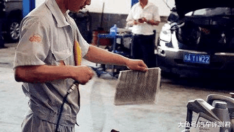 汽車開空調耗油？修車工說漏嘴，一個小動作，既制冷還省油！