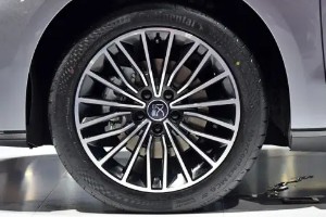 比亞迪漢輪胎型號是多少 輪胎型號為245/45 r19
