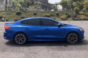 福特?？怂故鞘裁醇?jí)別的車 定位a級(jí)轎車(車身長(zhǎng)達(dá)4404mm)