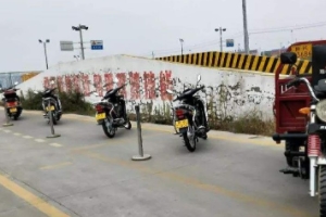 摩托車駕照怎么考 到駕校或車管所報(bào)名考取（共三科考試）
