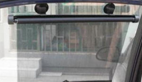 汽車遮陽板，購車均有配送（贈(zèng)送的不花錢但不好用）
