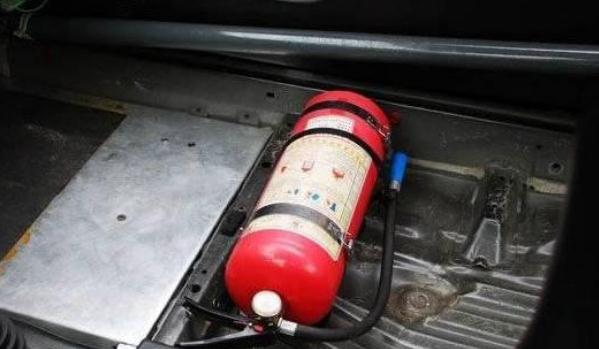 買車后必備的車品清單，緊急時(shí)候很實(shí)用（清單內(nèi)容不能少）