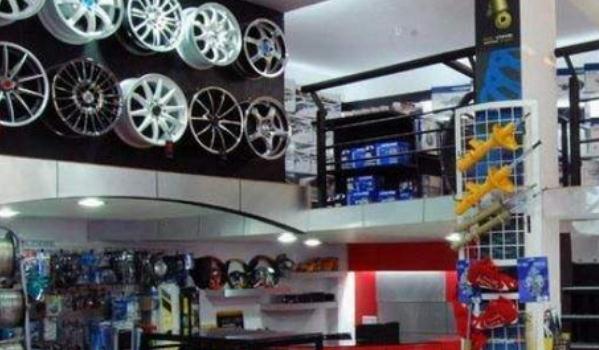開個(gè)汽車飾品店需要多少錢，根據(jù)規(guī)模大小來決定（通常10萬左右