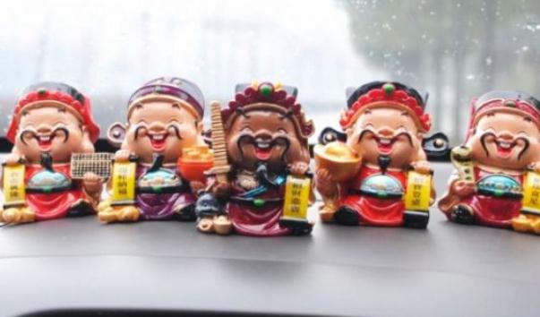 汽車擺件飾品大全圖片及價(jià)格，精致為首選（與車內(nèi)飾協(xié)調(diào)）