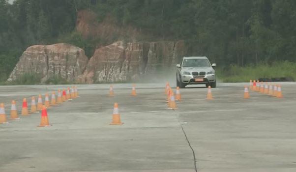 麋鹿測試，國際衡量汽車安全的重要標準（安全駕駛很重要）