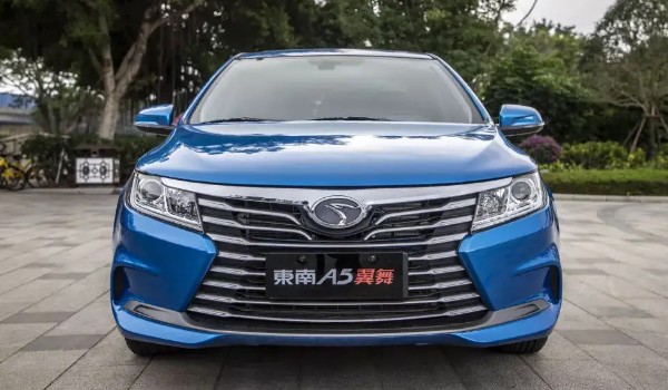 東南a5翼舞配置參數(shù) 車身長(zhǎng)達(dá)4.5米(前后獨(dú)立懸架結(jié)構(gòu))