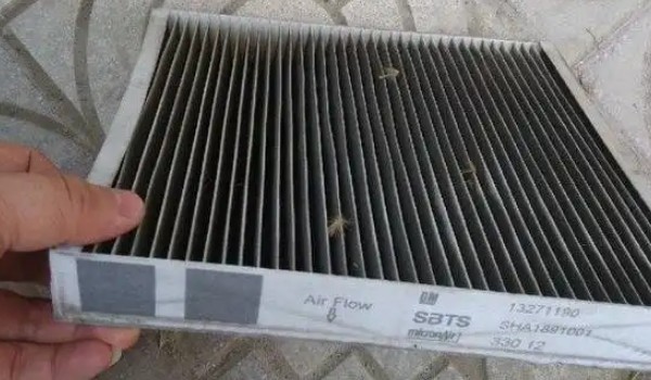 東南dx7的空調濾芯位置在哪里 在副駕駛的手套箱后面