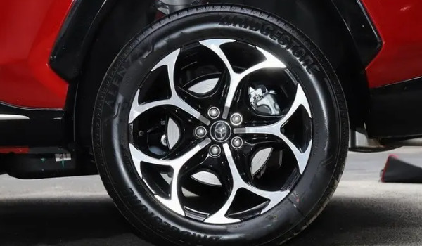 豐田威蘭達輪胎型號是多少 輪胎型號規格為235/55 r19
