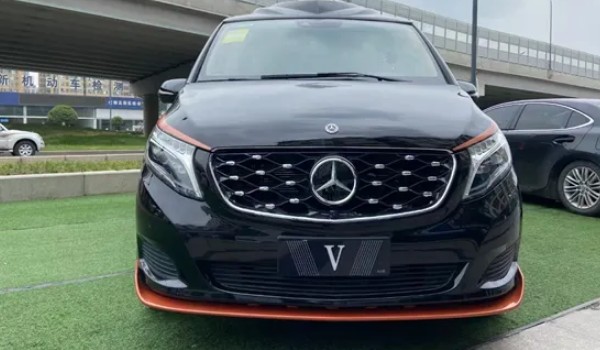 傲旋大白鯊參數(shù) 強勁的動力性能(車身長達5.4米)