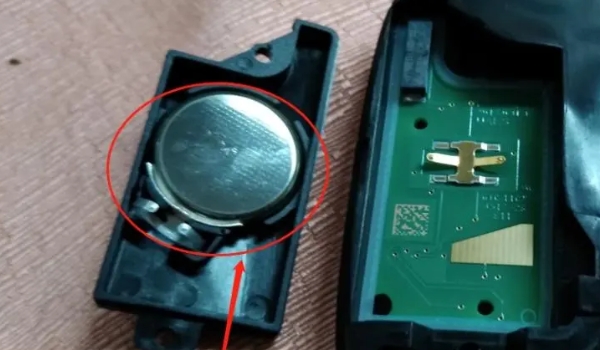 寶駿510鑰匙沒電了怎么打火啟動，將鑰匙貼在一鍵啟動按鈕上最快捷