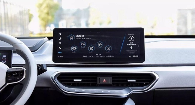 吉利電動汽車5萬左右，續(xù)航322km充電半小時