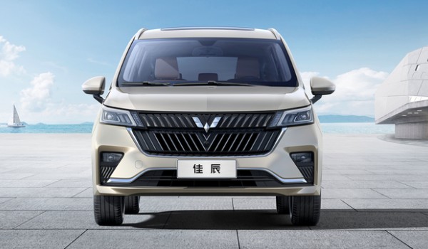 七座商務(wù)車(chē)10萬(wàn)以?xún)?nèi) 五菱佳辰售價(jià)6萬(wàn)(搭載1.5T發(fā)動(dòng)機(jī))