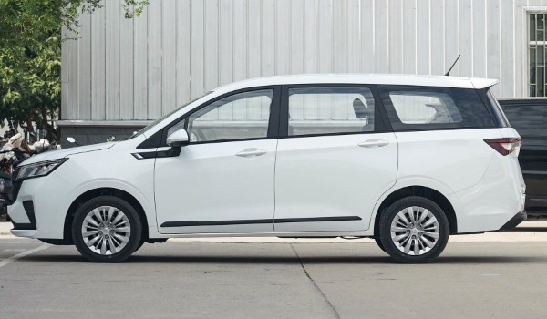 七座商務(wù)車(chē)10萬(wàn)以?xún)?nèi) 五菱佳辰售價(jià)6萬(wàn)(搭載1.5T發(fā)動(dòng)機(jī))