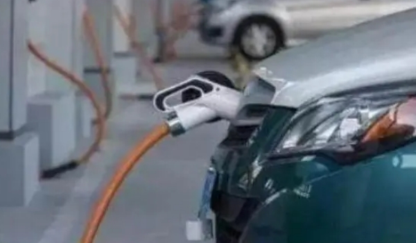 插電混動好還是油電混動好，插電混動油耗更低（油電混動更便利）