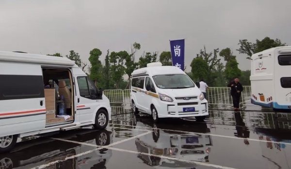 房車價格10萬一20萬自動擋 3款房車價格符合（空間寬敞 動力好）