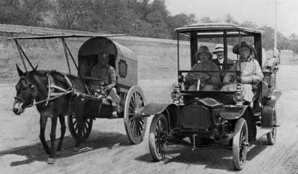 汽車發展史順序圖片 經歷了三個階段(汽車誕生于1885年)