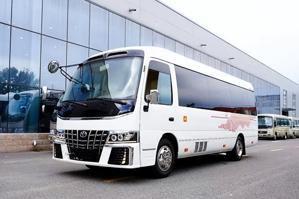 豐田考斯特9座商務車多少錢，市場報價90萬起（裸車最高優惠12萬）