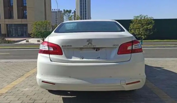 標致408的真實口碑 車身長達4.7米(搭載1.6T發動機)