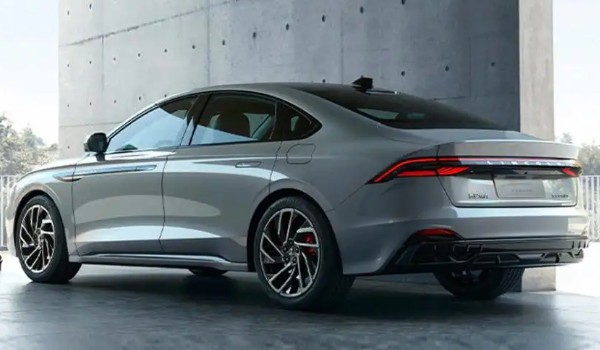 林肯z怎么樣,值得買(mǎi)嗎? 搭載2.0T發(fā)動(dòng)機(jī)(車(chē)身長(zhǎng)達(dá)4.9米)