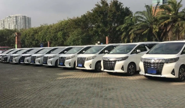租車(chē)一天大概多少錢(qián)，具體要看是什么價(jià)位的車(chē)型（最低150元）