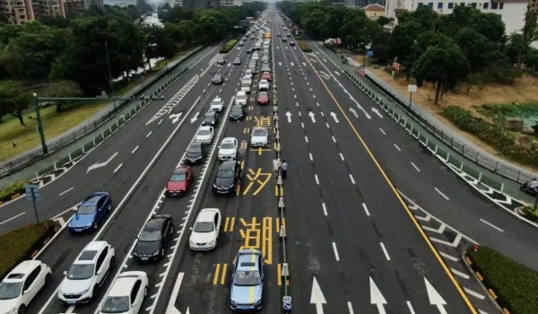 潮汐車道標志 減緩交通堵塞(有規律性的潮汐路段)