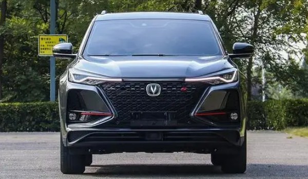 長安cs75plus藍鯨版2022款參數 搭載2.0T發動機(車身長達4.7米)