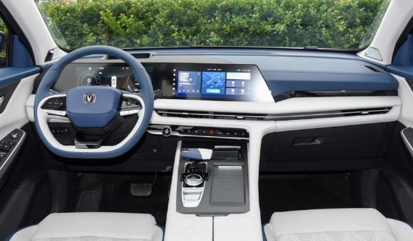 長安cs75plus藍鯨版2022款參數 搭載2.0T發動機(車身長達4.7米)