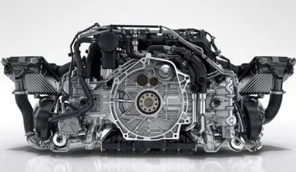 保時捷911的發動機是幾缸的 3.7T六缸發動機(可輸出650匹馬力)