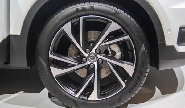 沃爾沃xc40輪胎型號(hào)是什么 輪胎型號(hào)235/50 r19(倍耐力輪胎)