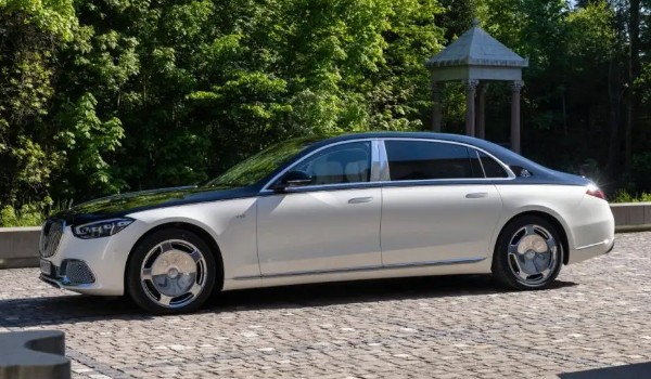 邁巴赫車的價格和圖片車標(biāo) 共兩款車型(邁巴赫s級售價154萬)