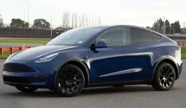 特斯拉model y參數配置 車身長達4.7米(續航可達660km)