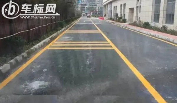 停車位顏色代表什么意思 三種顏色停車位(白色收費停車位)